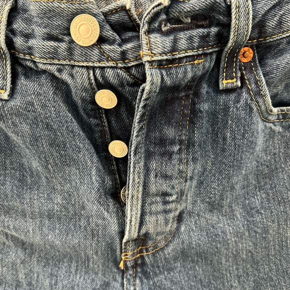 Levi’s - Picture 2 of 5